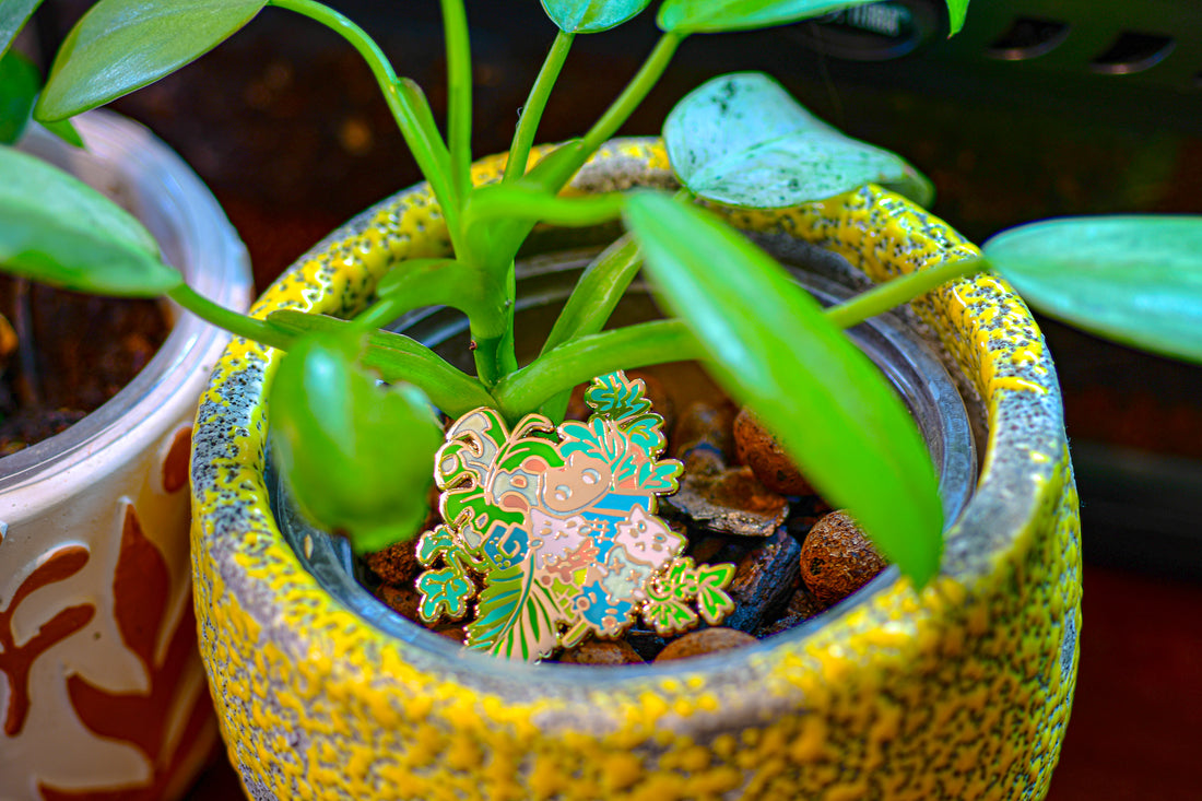 Pearlescent Planty Pin